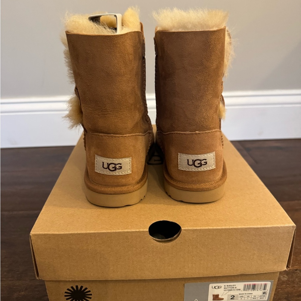 UGG Kids Boots in Brown and Cream - Picture 5 of 9